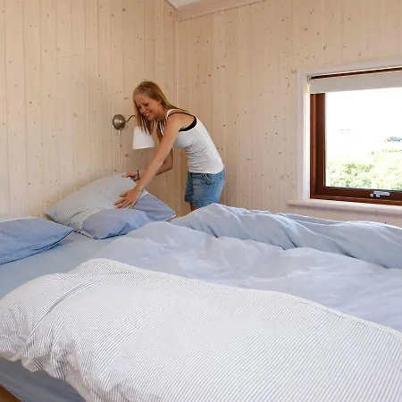 Feriehus Three-bedroom Holiday In 25