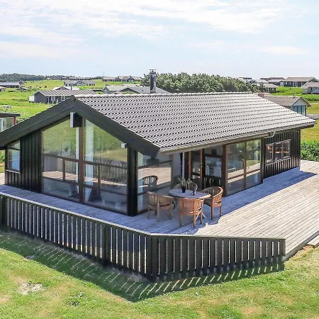 Three-bedroom Holiday In 25 Løkken